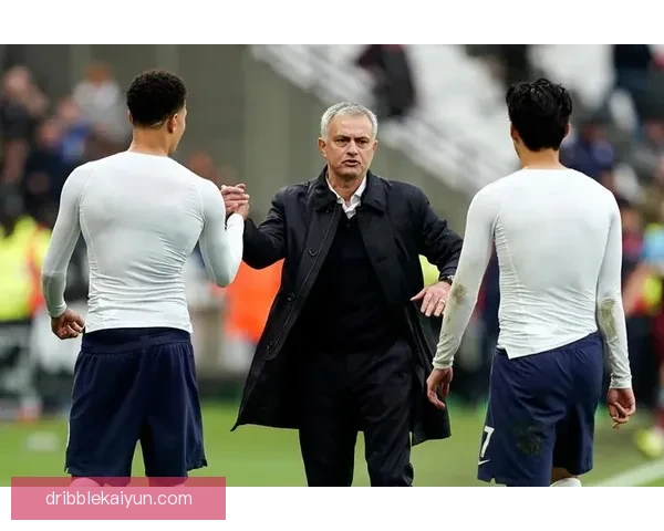 穆里尼奥中场配置持续调整，战术灵活性备受关注